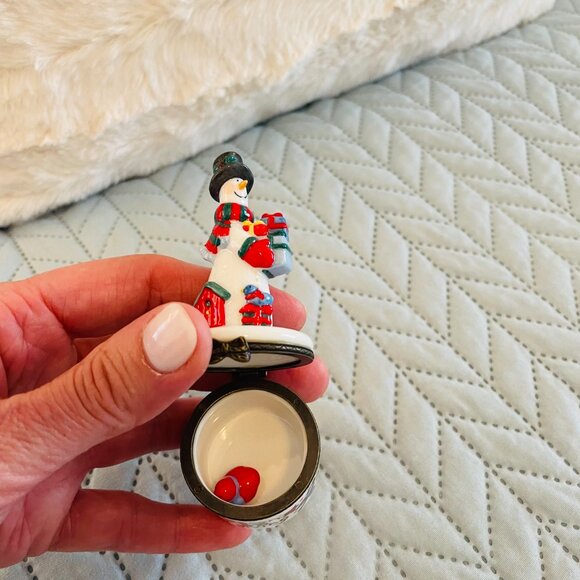 Vintage Season of Giving Snowman  Porcelain Tiny Hinged Christmas Treasure Box - Picture 5 of 11